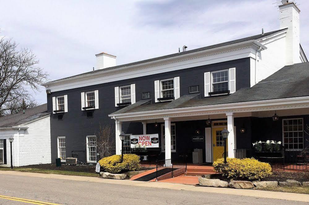 The Aurora Inn Hotel And Event Center エクステリア 写真